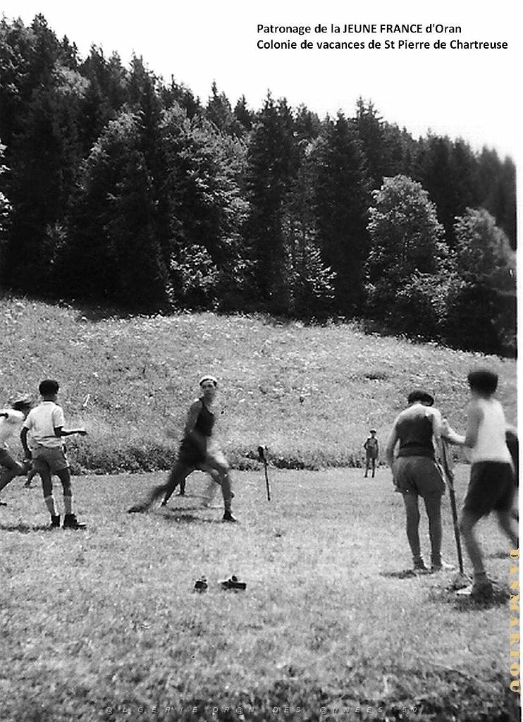 COLO JEUNE FRANCE Jeux sur le pre2.jpg